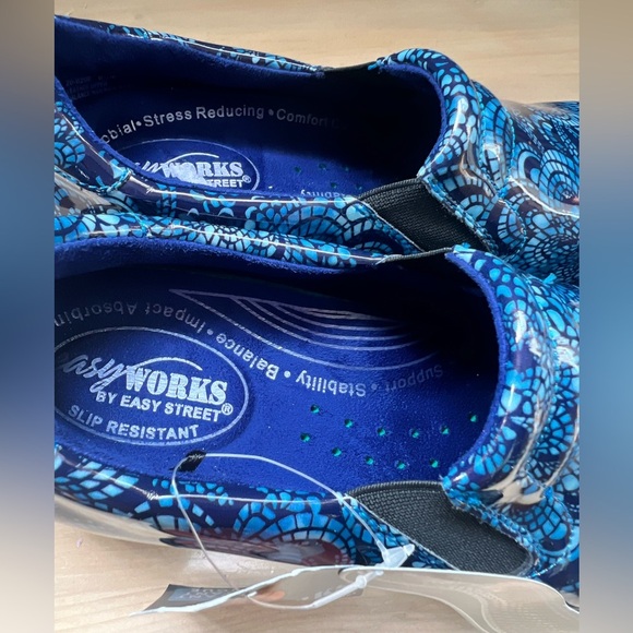 Easy Works Women's Bind Health Care Professional Shoes Clogs Blue Print 6.5 - Picture 4 of 6